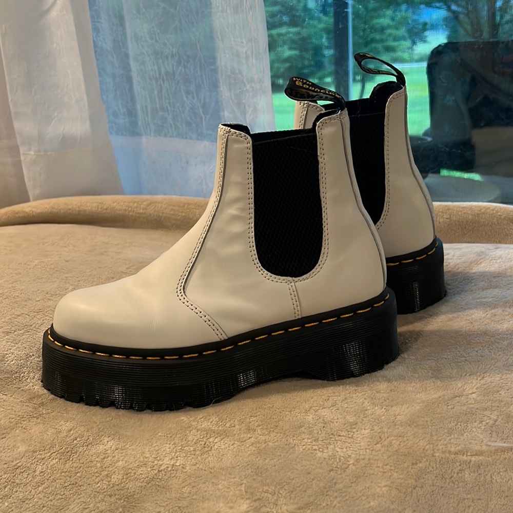 Dr. Martens 2976 Quad Chelsea Boots size US6/ EU37